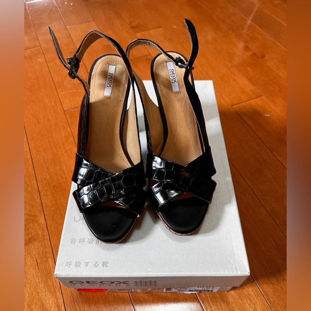 Geox block heeled sandal